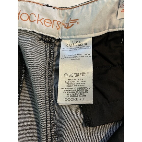 Dockers Bermudas Women's Truly Slimming Jean Shorts Size 14 Blue Dark Wash New - Picture 9 of 9